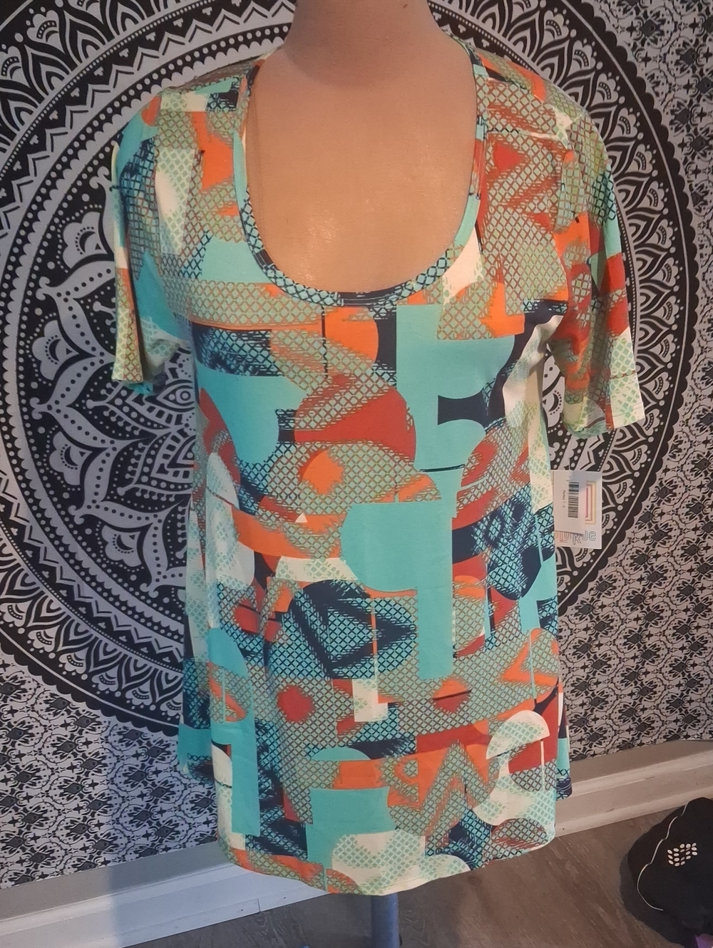 Abstract Scoop Neck Short Sleeve Top in Aqua & Coral